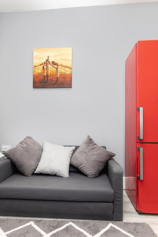 Stockton Town Centre Studio Apartments Free Parking And Wi-Fi エクステリア 写真