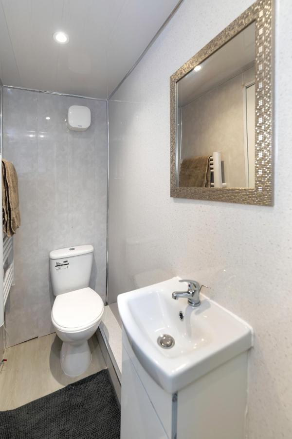 Stockton Town Centre Studio Apartments Free Parking And Wi-Fi エクステリア 写真