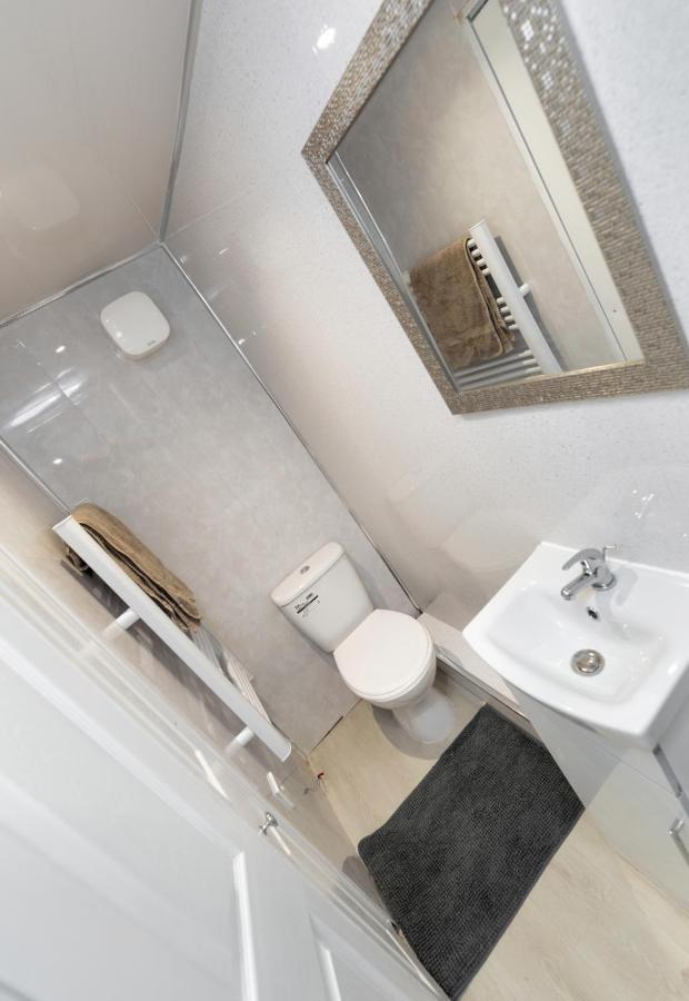 Stockton Town Centre Studio Apartments Free Parking And Wi-Fi エクステリア 写真
