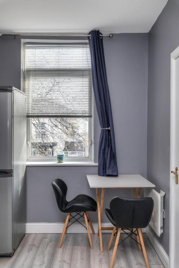 Stockton Town Centre Studio Apartments Free Parking And Wi-Fi エクステリア 写真