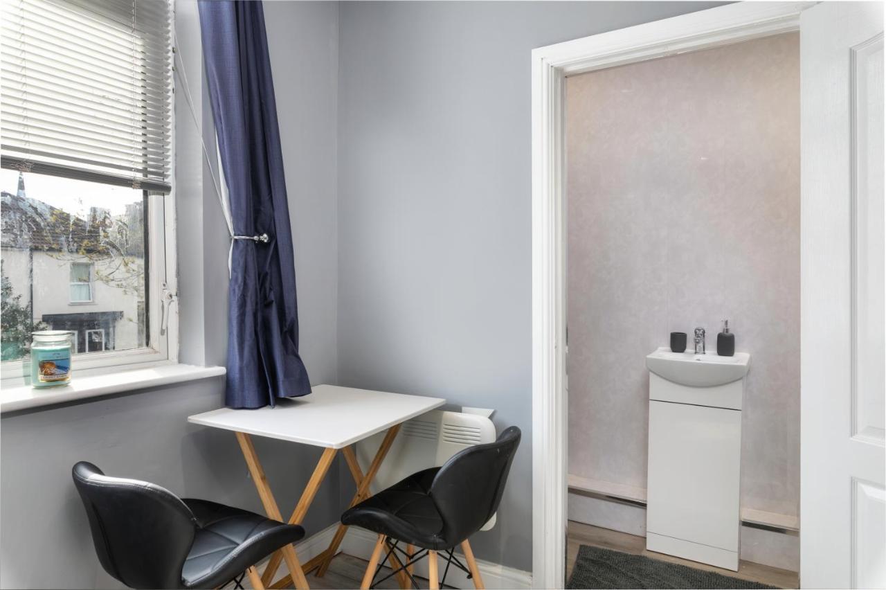 Stockton Town Centre Studio Apartments Free Parking And Wi-Fi エクステリア 写真