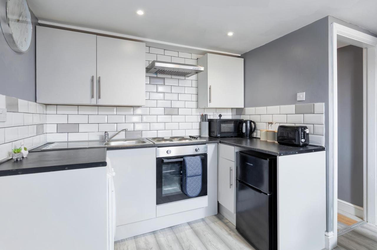 Stockton Town Centre Studio Apartments Free Parking And Wi-Fi エクステリア 写真