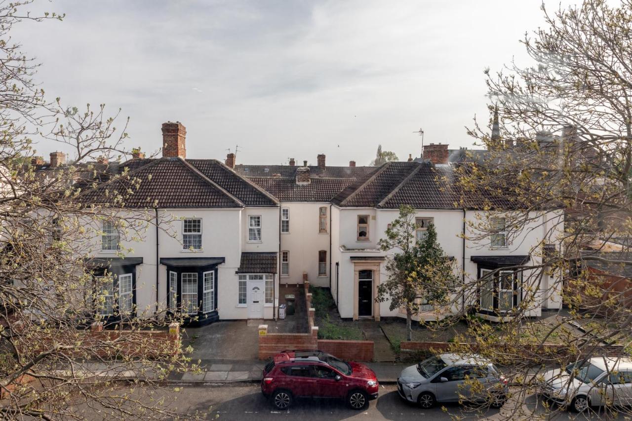 Stockton Town Centre Studio Apartments Free Parking And Wi-Fi エクステリア 写真