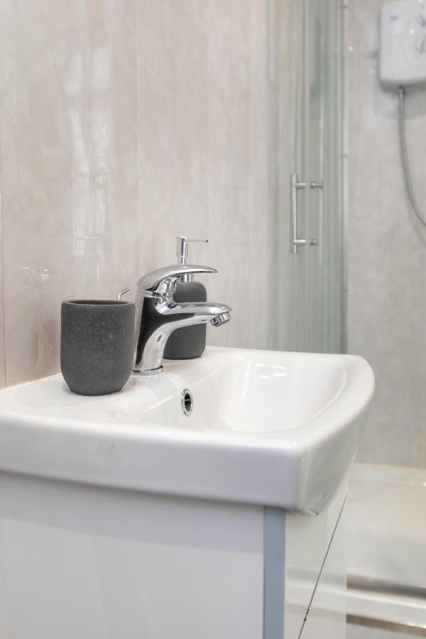 Stockton Town Centre Studio Apartments Free Parking And Wi-Fi エクステリア 写真