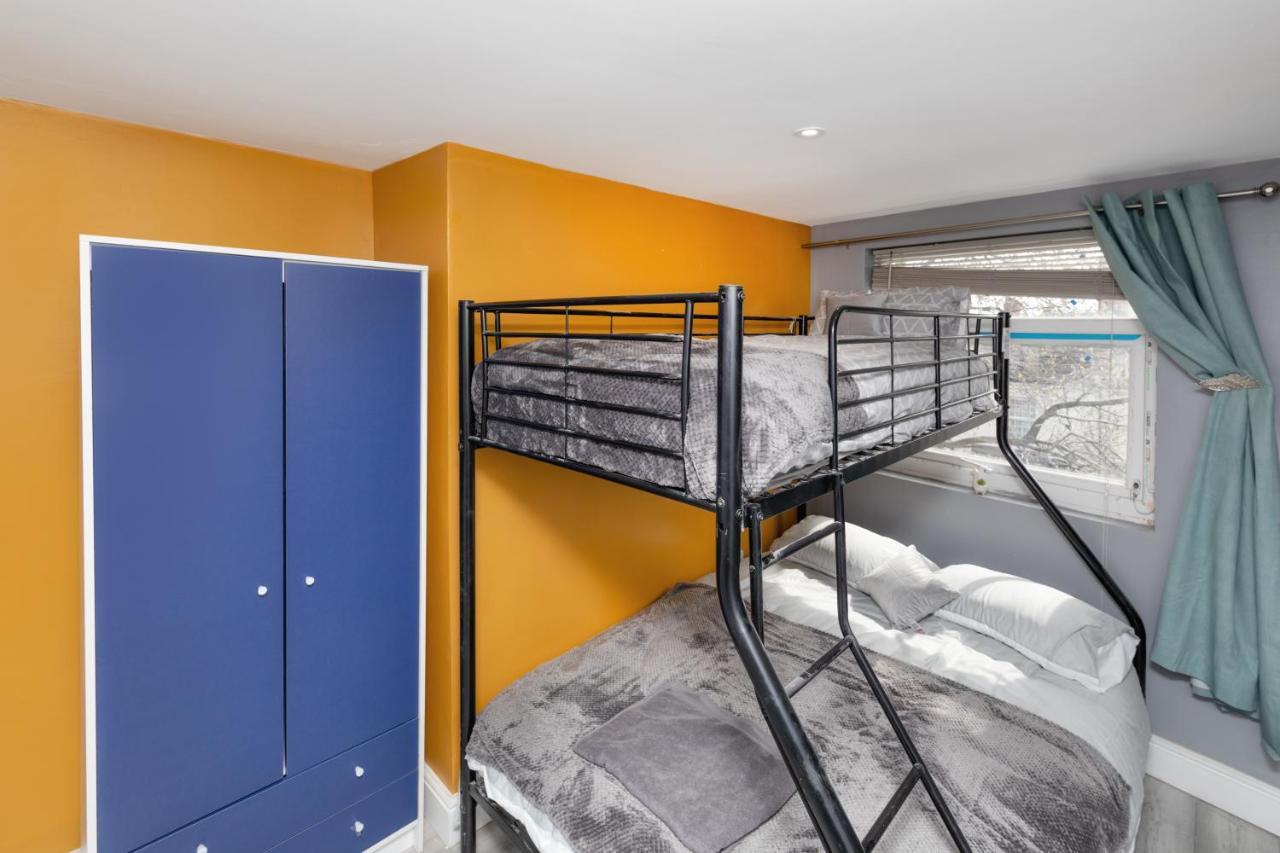Stockton Town Centre Studio Apartments Free Parking And Wi-Fi エクステリア 写真